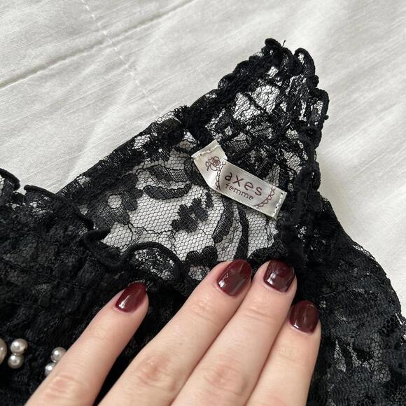 Axes Femme Black lace detail sleeveless top with pearl details Size medium - Picture 3 of 8